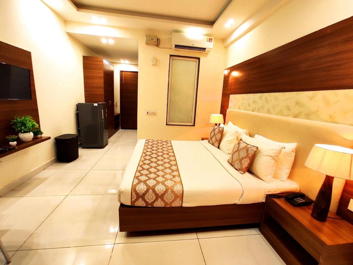 Hotel When In Gurgaon - Opposite To Artemis Hospital Eksteriør bilde