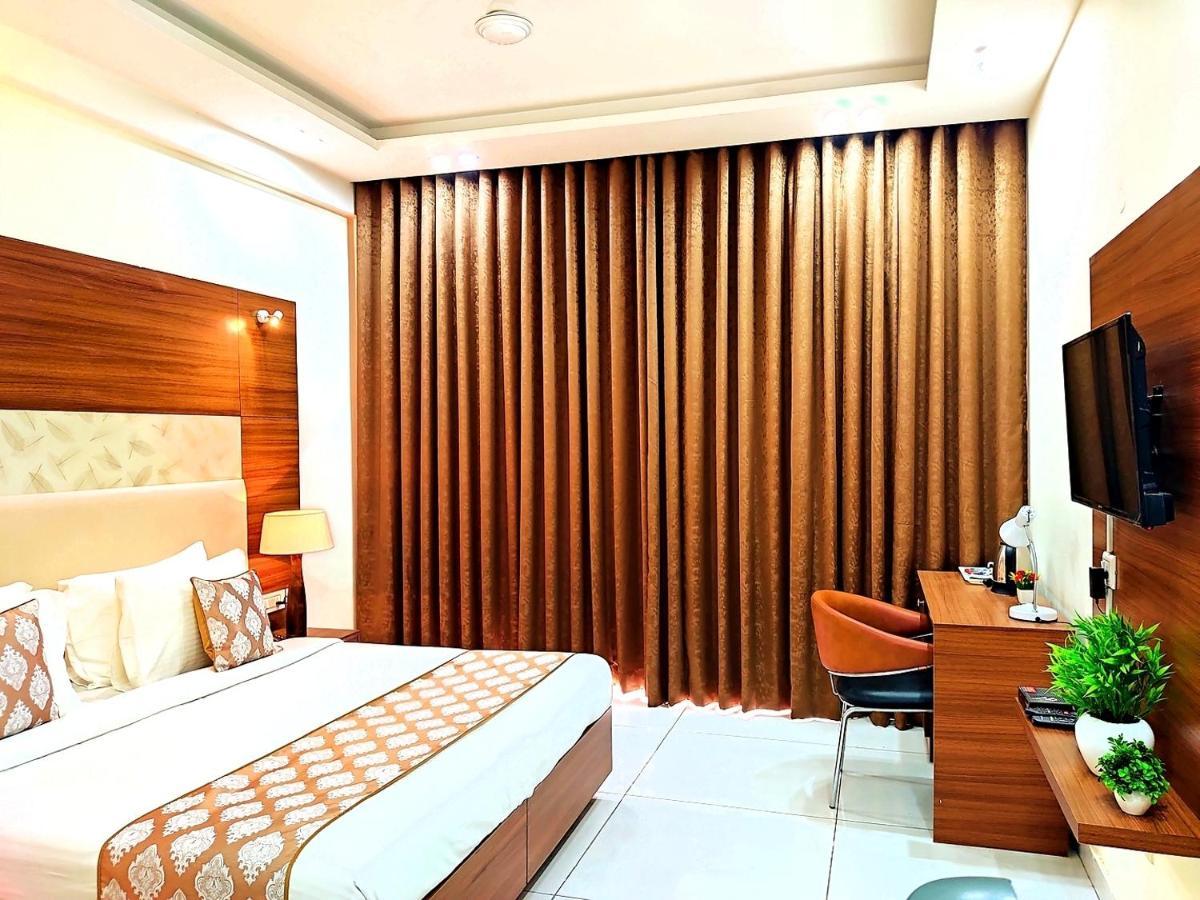 Hotel When In Gurgaon - Opposite To Artemis Hospital Eksteriør bilde