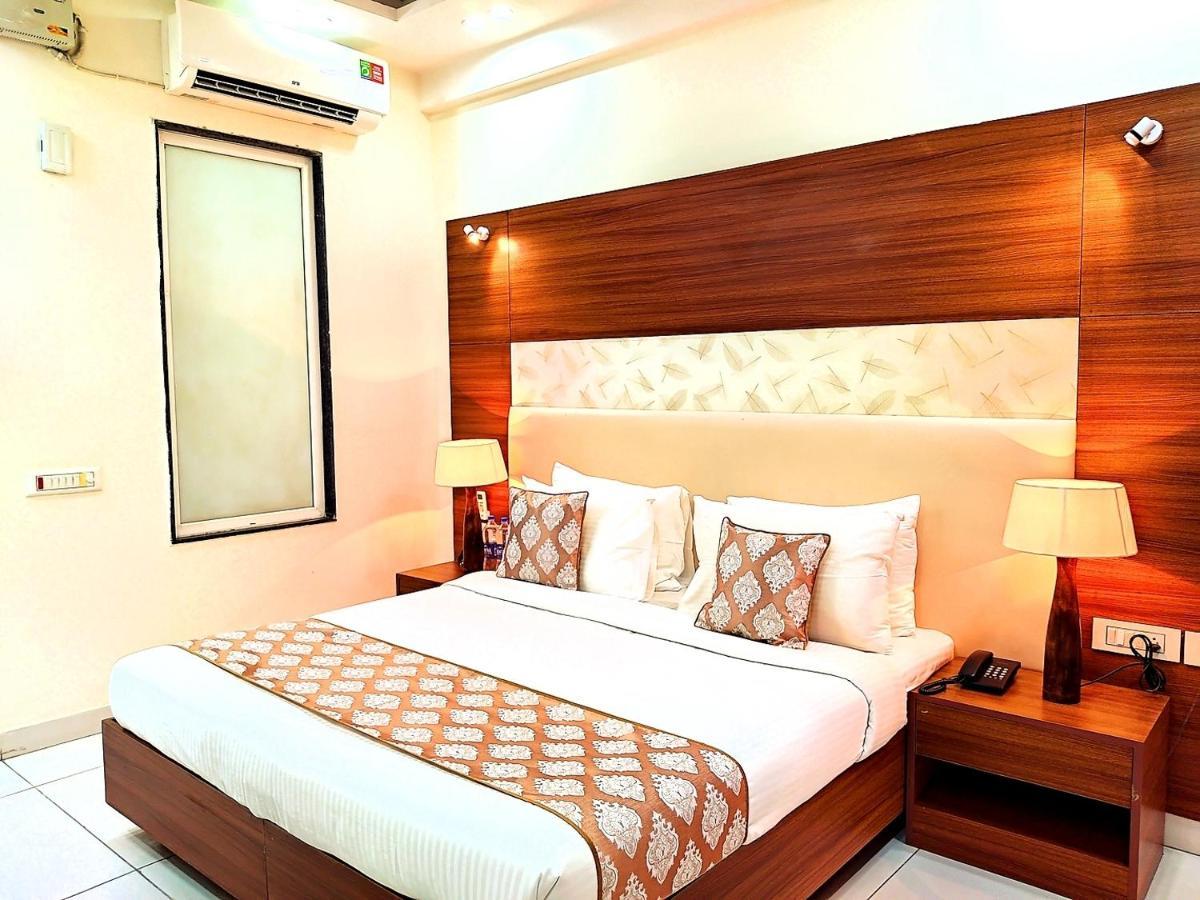 Hotel When In Gurgaon - Opposite To Artemis Hospital Eksteriør bilde