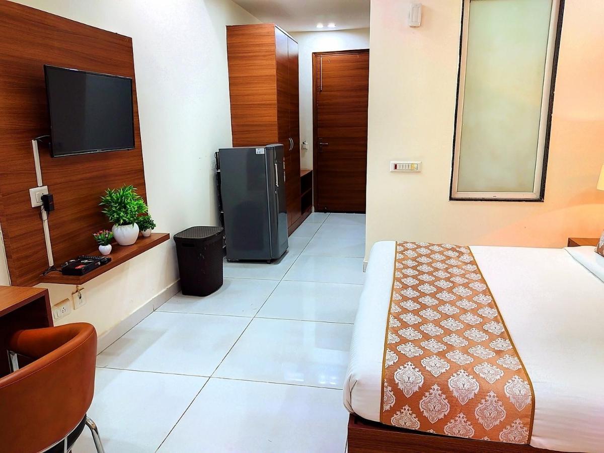 Hotel When In Gurgaon - Opposite To Artemis Hospital Eksteriør bilde
